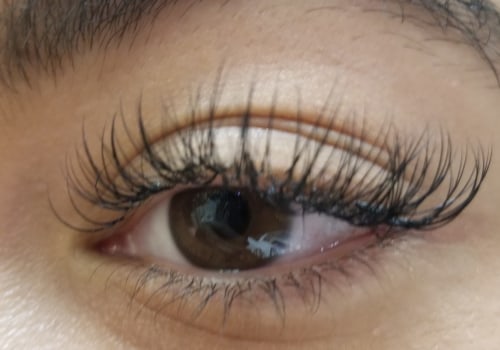 Which eyelash extensions look natural?
